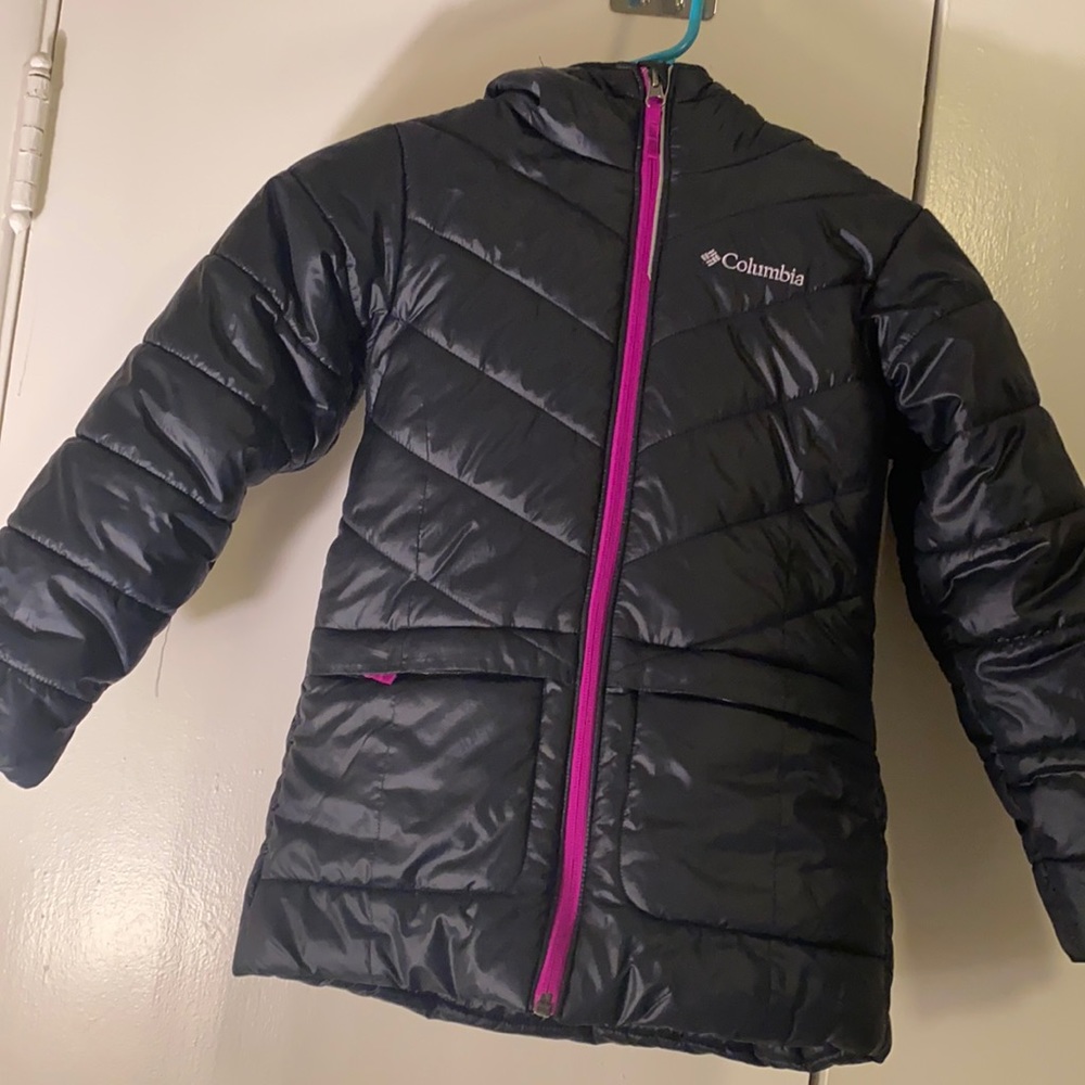 Little Girls Puffer Jacket. Hooded.